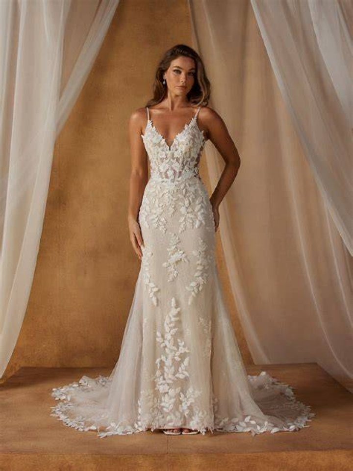 Bridal: Nicola was the picture of elegance in her stunning Valentino gown, which featured a stunning sweeping veil with lace embellishing